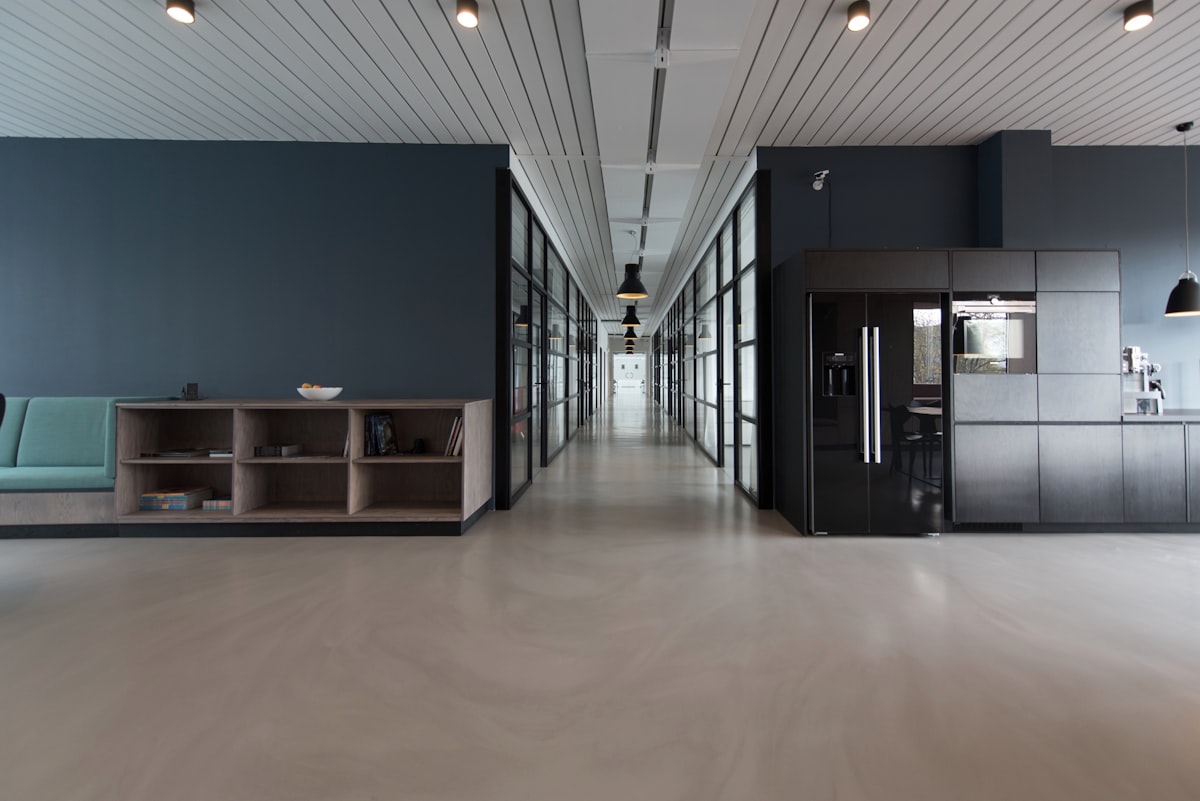 Espacio de trabajo moderno para equipos de tecnología